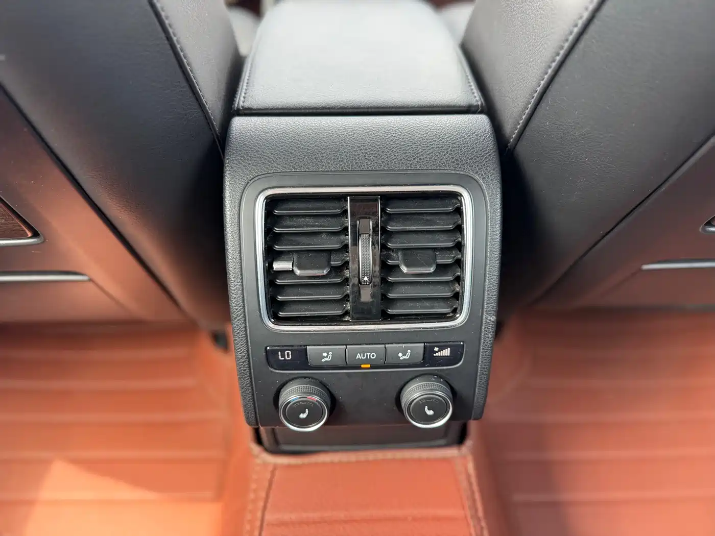 Volkswagen Magotan 2015 Facelift 1.8TSI Premium фото 35