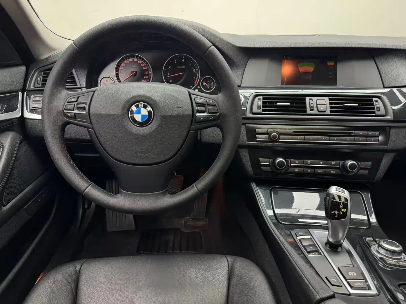 BMW 5 Series 2013 520Li Elegance фото 14