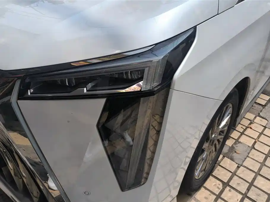 GAC TRUMPCHI M8