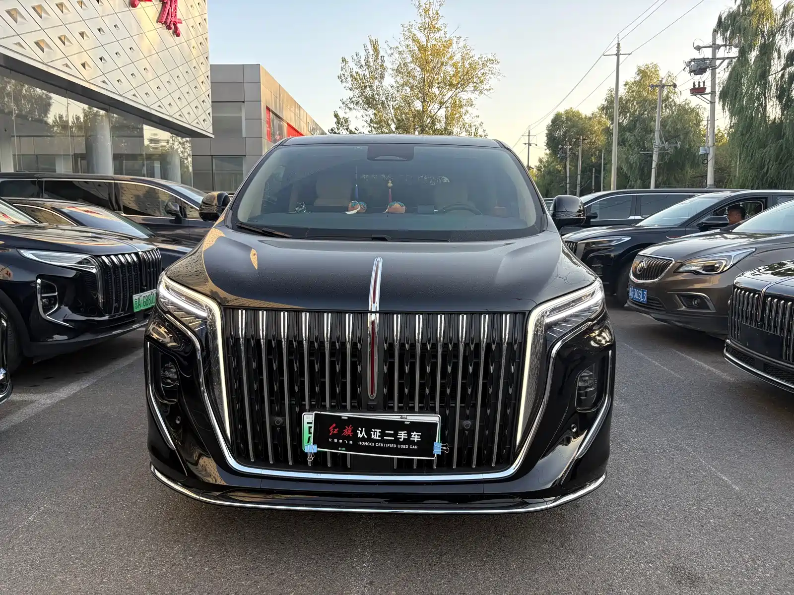 صورة 2 - Hongqi HQ9 PHEV