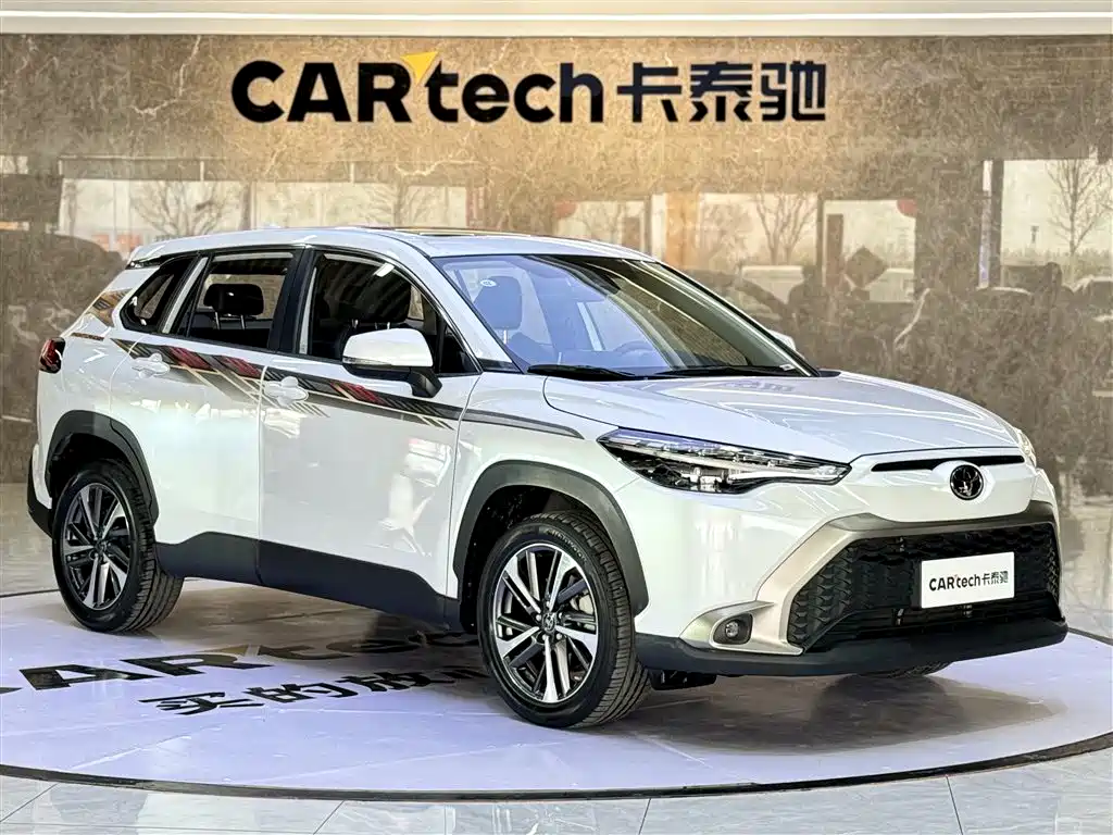 Toyota Frontlander 2022 2.0L CVT Luxury PLUS Edition фото 2