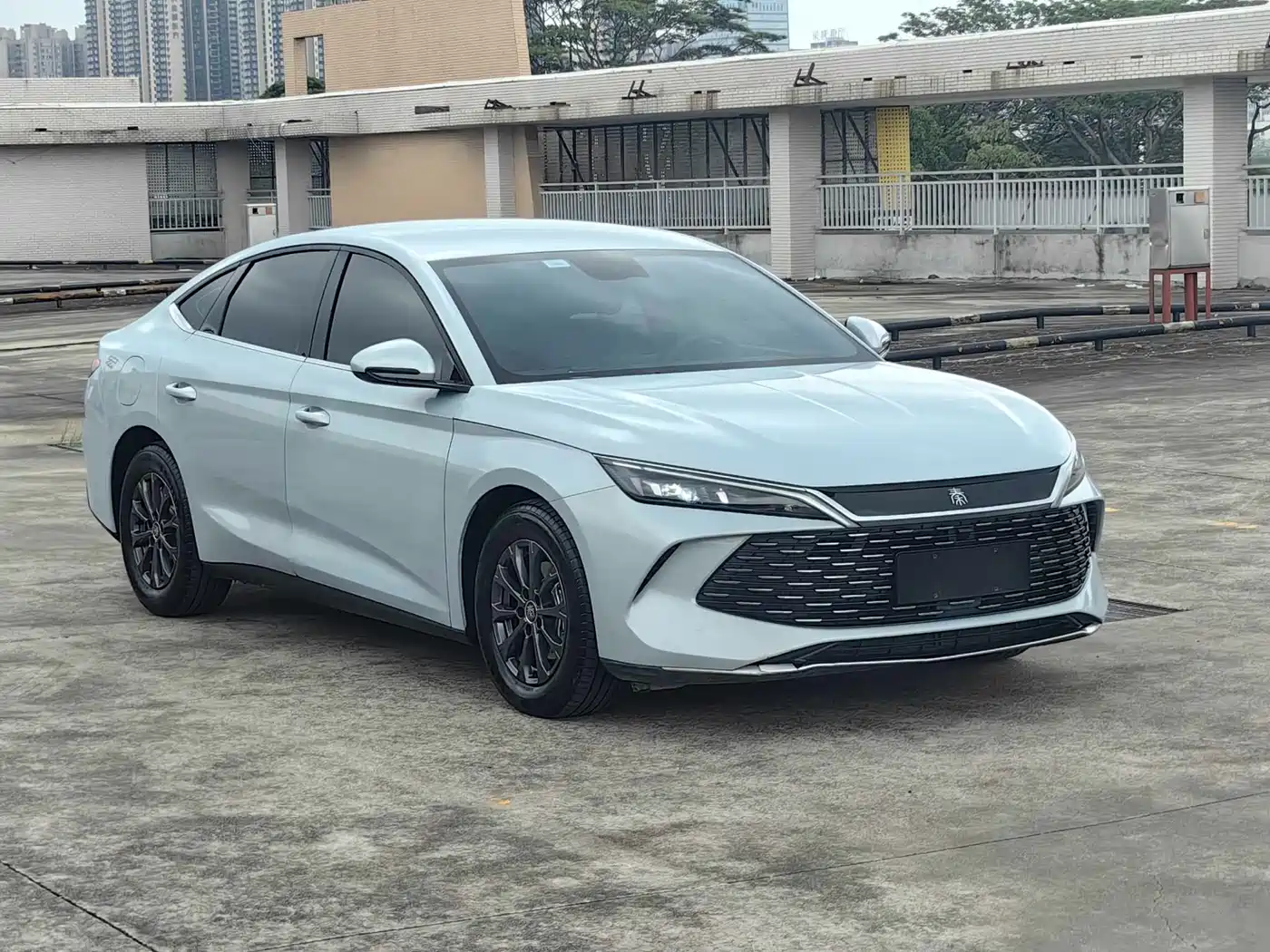 BYD Qin L 2024 DM-i 80KM Leading Edition фото 3
