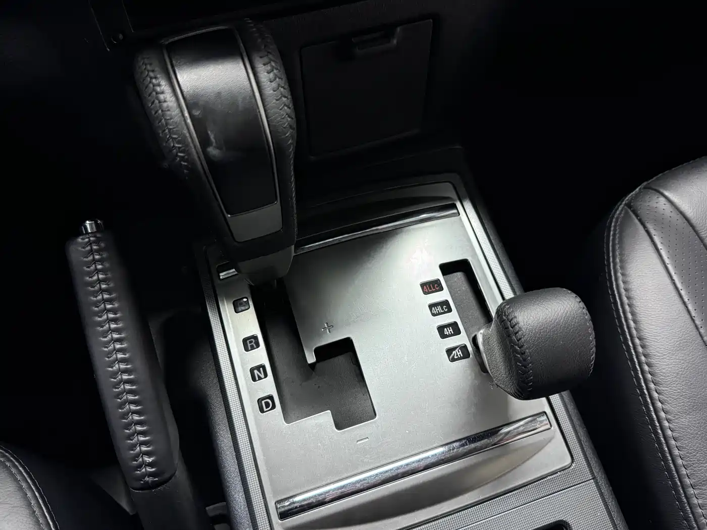 Mitsubishi Pajero (Import) 2010 3.0L Automatic Elite Edition фото 11