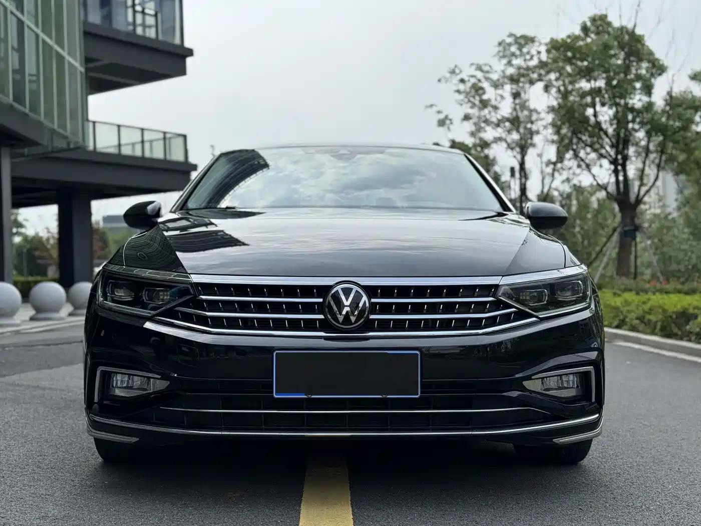 Volkswagen Magotan 2023 Model 2 Million Commemorative Edition 330TSI DSG Luxury фото 2