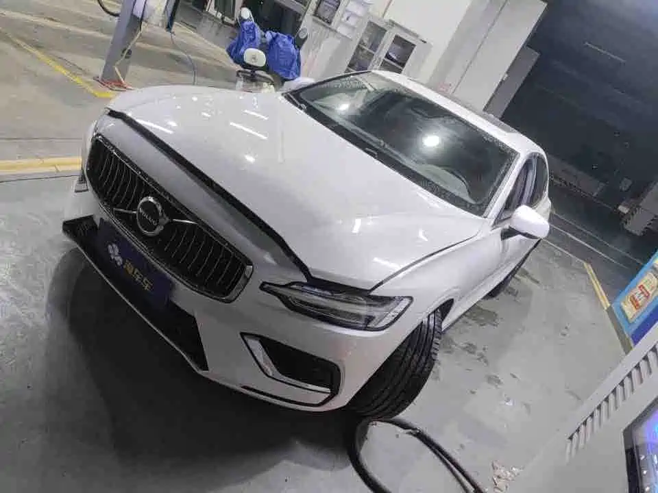 Фото 1 - Volvo S60