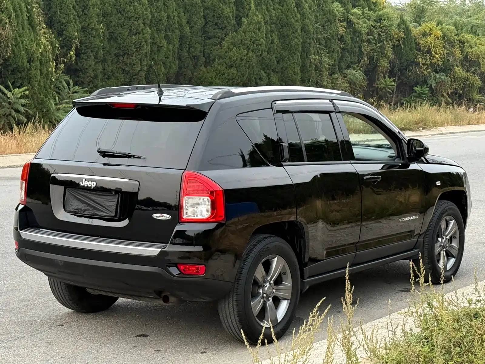 Photo 6 - Jeep Compass (Import)