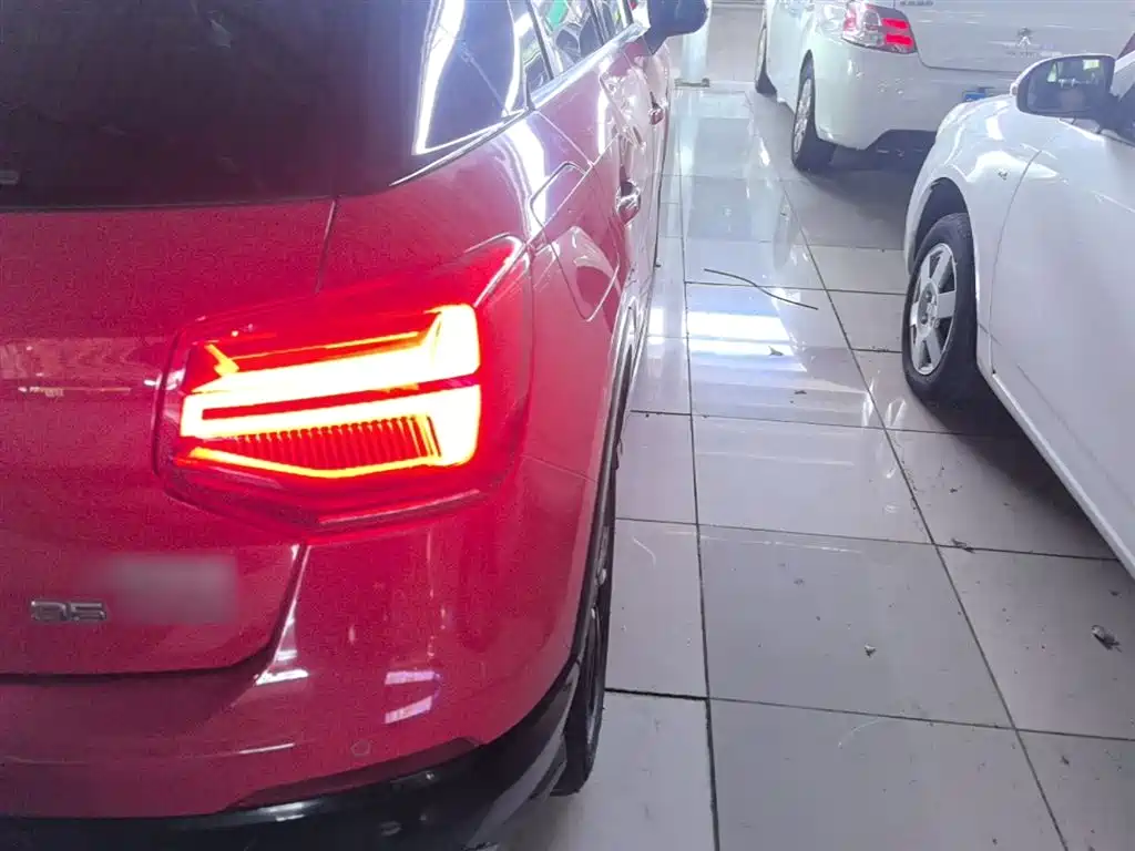 Photo 8 - Audi Q2L
