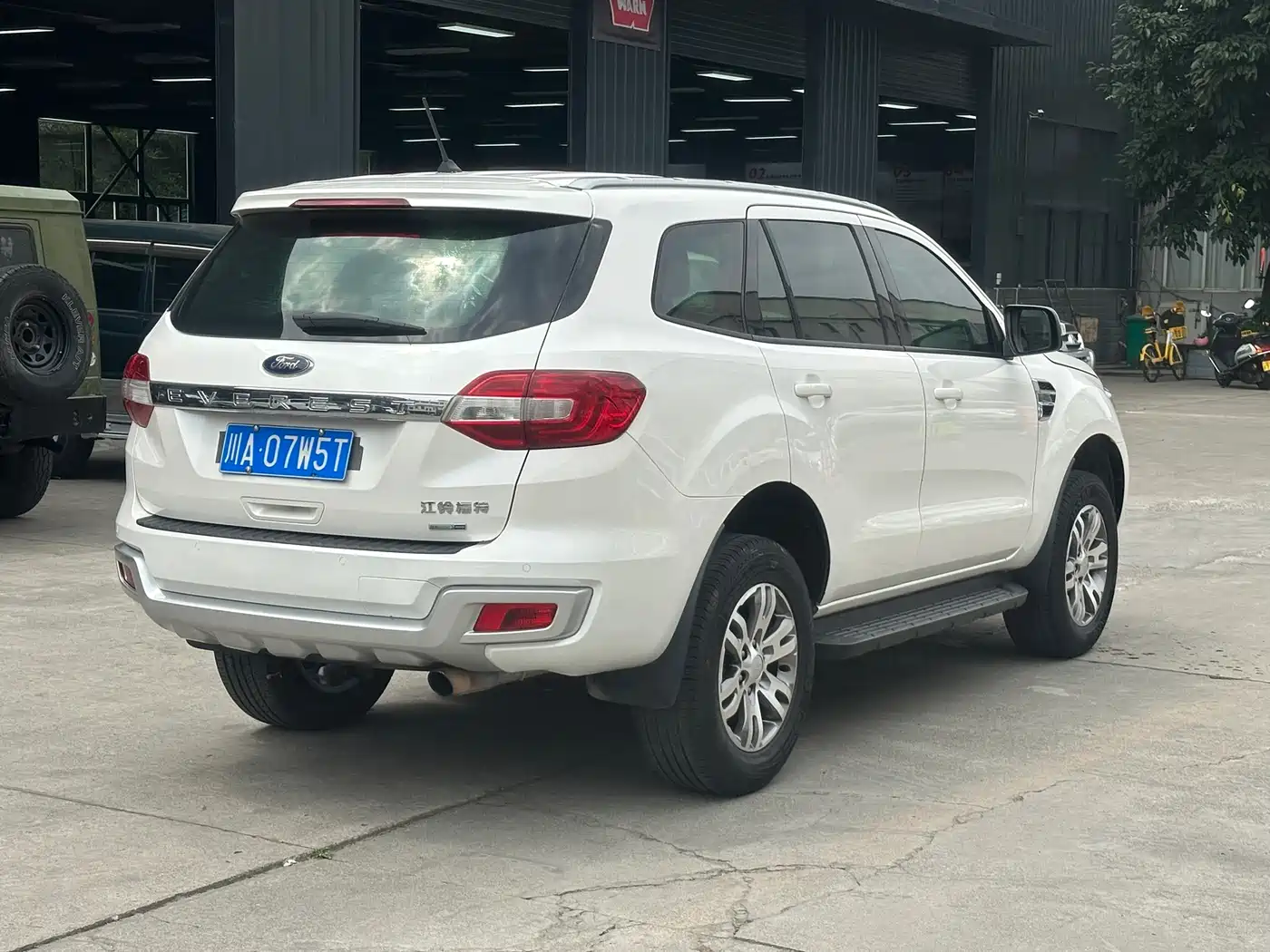 Ford Everest 2018 2017 2.0T Gasoline Automatic 4WD Luxury Edition 7-Seater