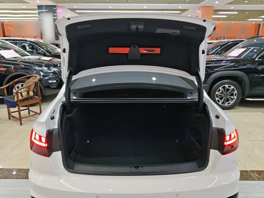 Photo 19 - Audi A4L