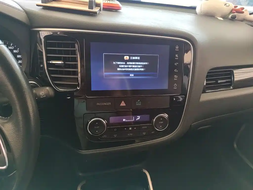 MITSUBISHI OUTLANDER