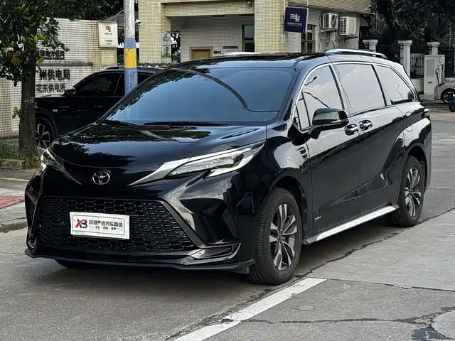 Toyota Granvia 2024 2.5L Hybrid Comfort