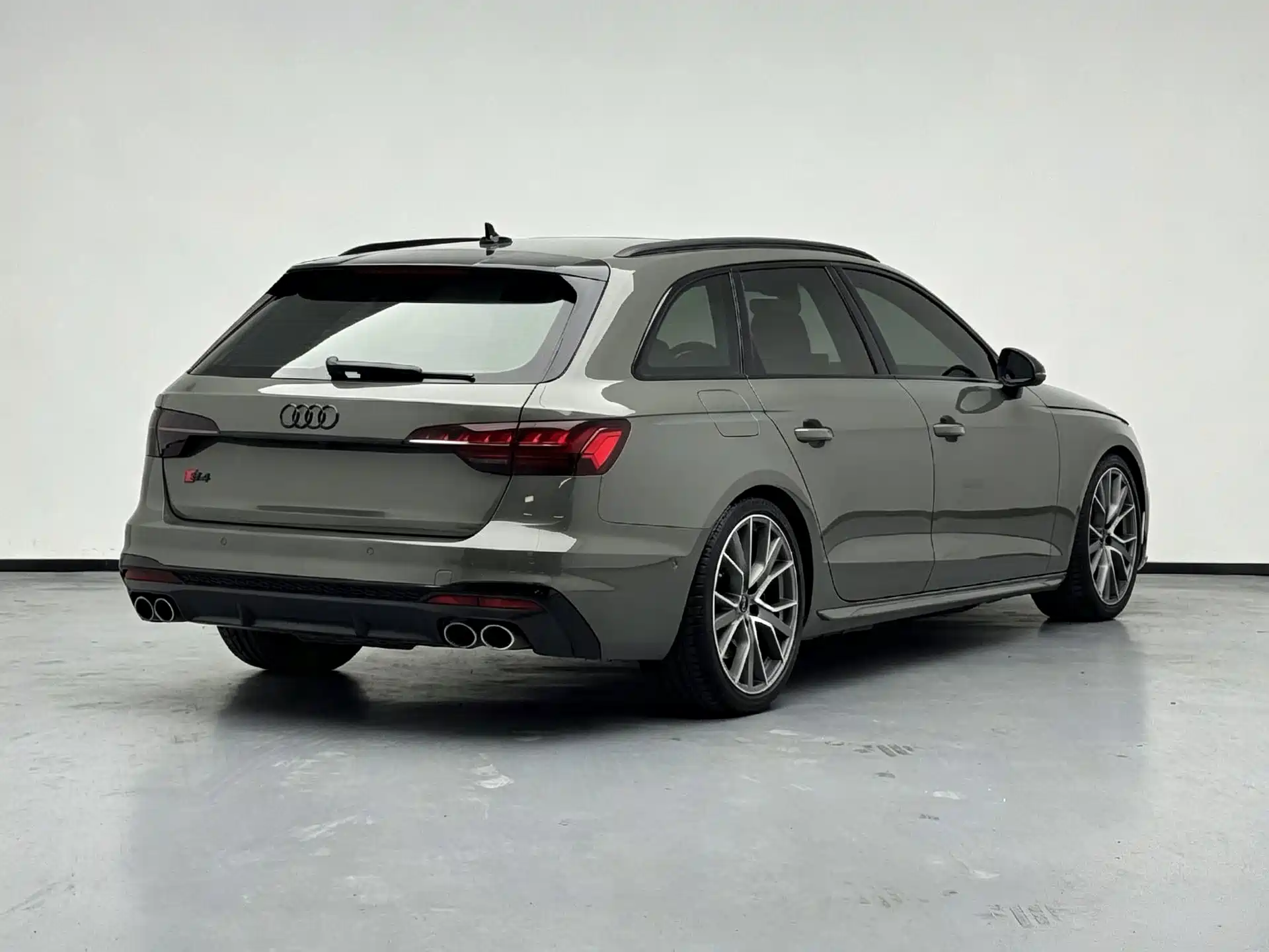 Фото 5 - Audi S4