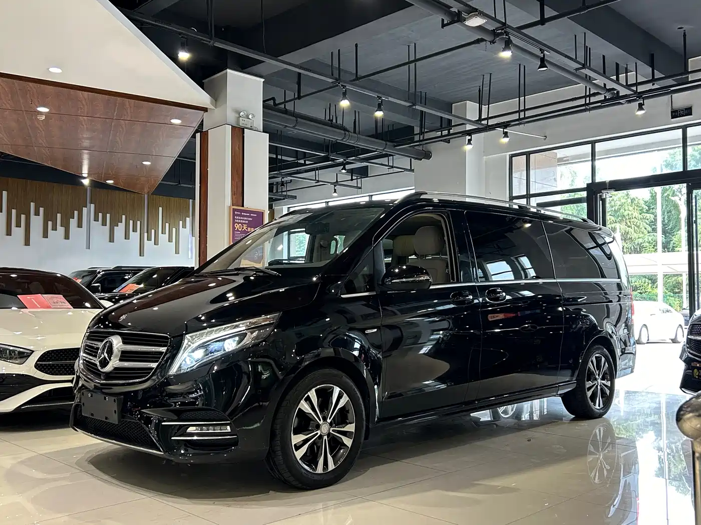 Mercedes-Benz V-Class 2017 2016 V 260 L Premium Long