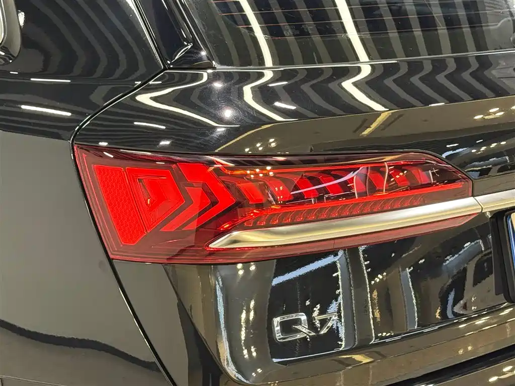 Audi Q7 2023 45 TFSI quattro S line Sport фото 9