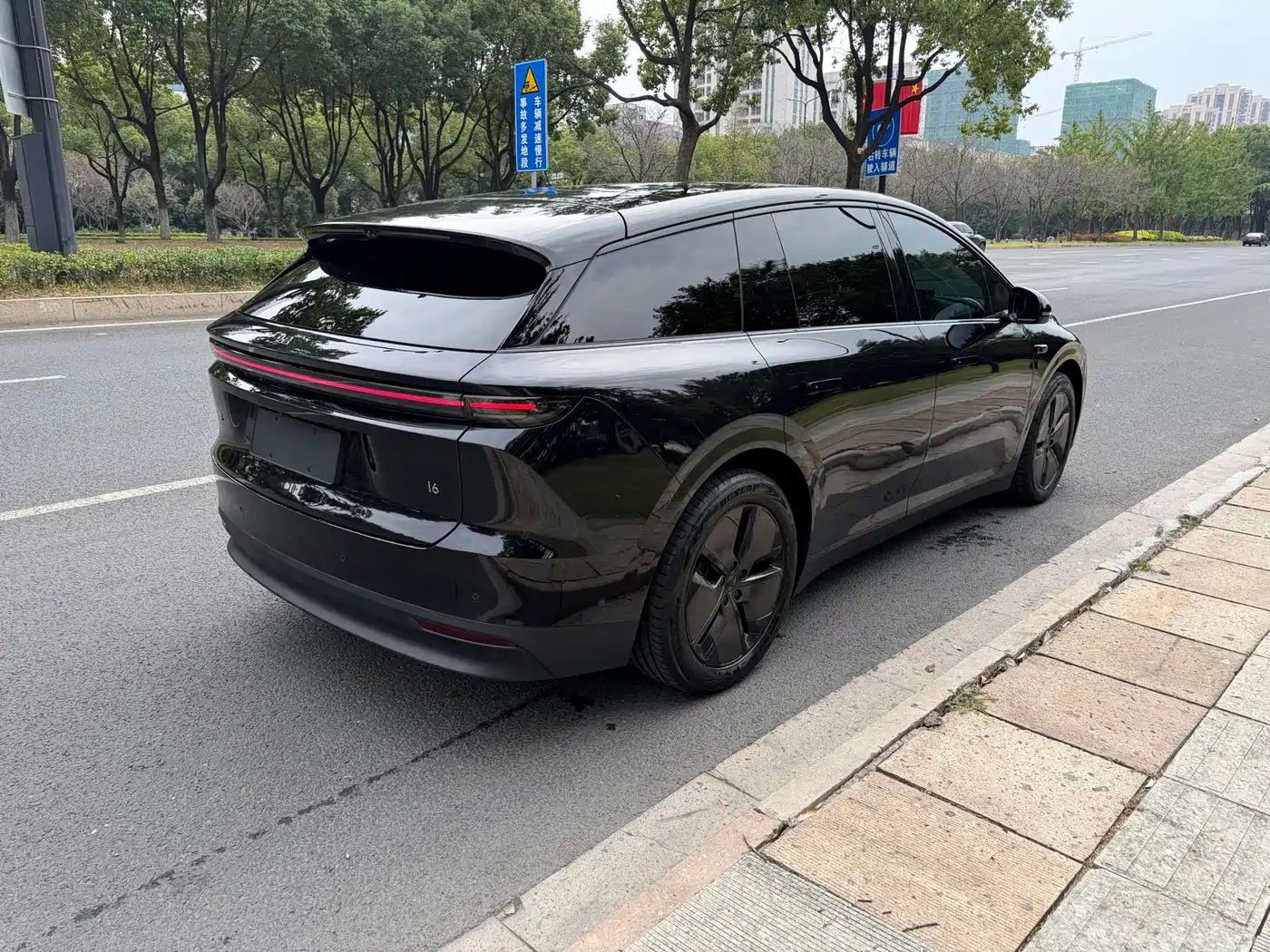 Li Auto i6 2026 2025 2WD Base Model