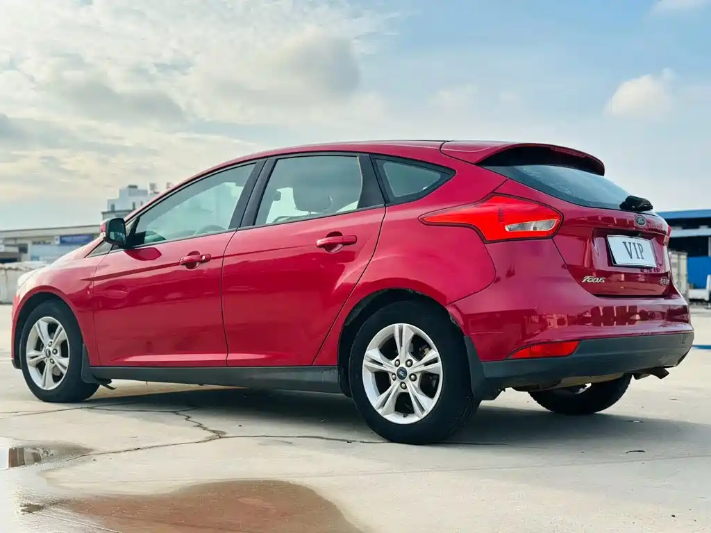 Фото 7 - Ford Focus