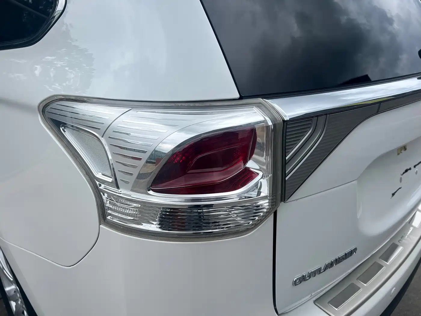 Mitsubishi Outlander (Import) 2014 2.4L 4WD Luxury Value Edition 5-seater фото 15