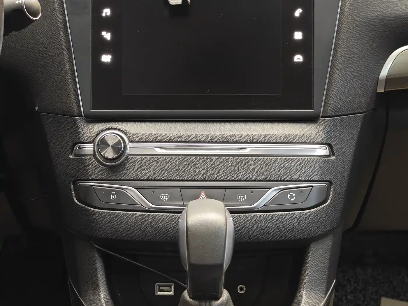 Peugeot 408 2016 1.6T Automatic Luxury Edition фото 16