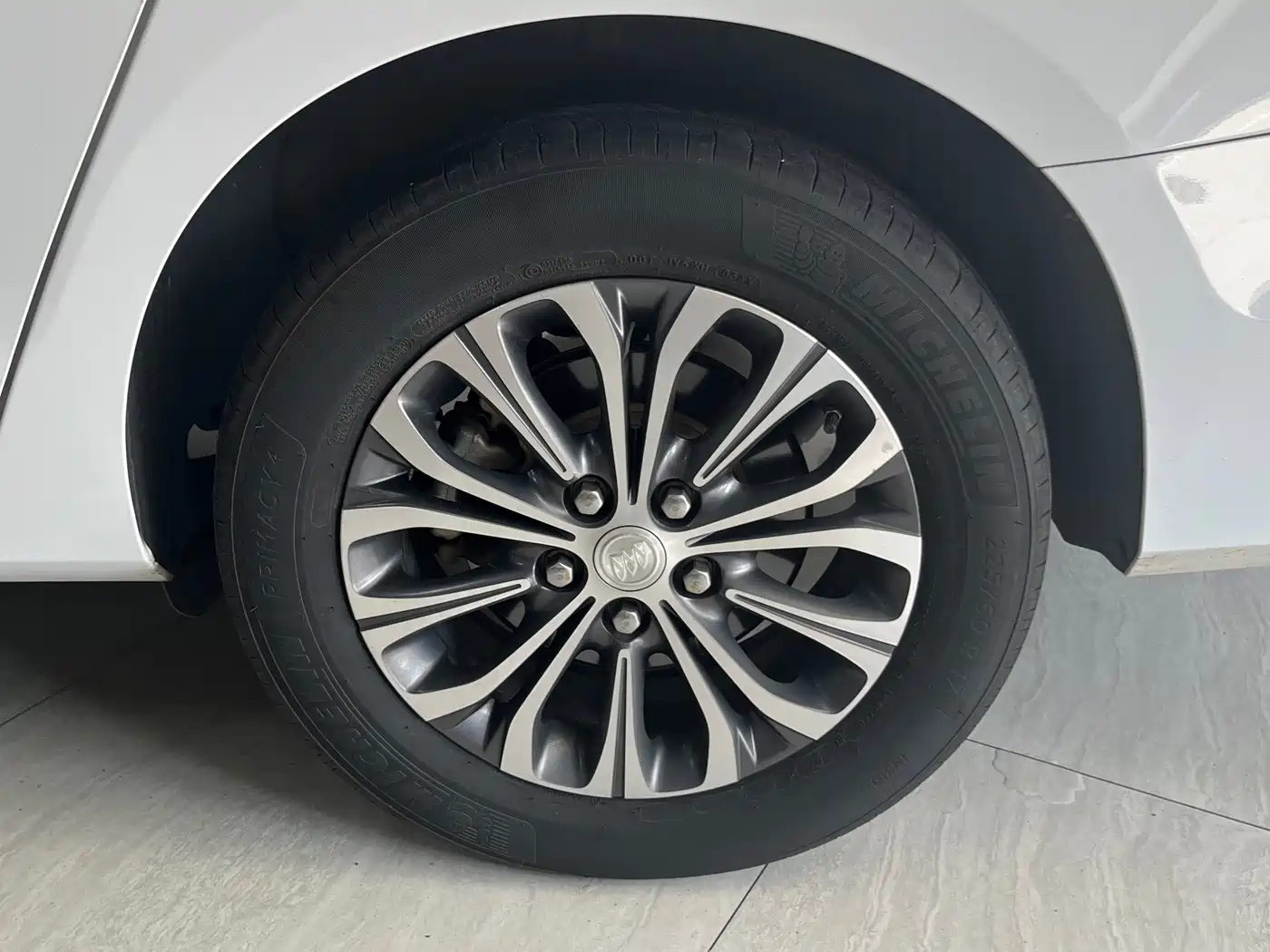 Photo 17 - Buick GL8