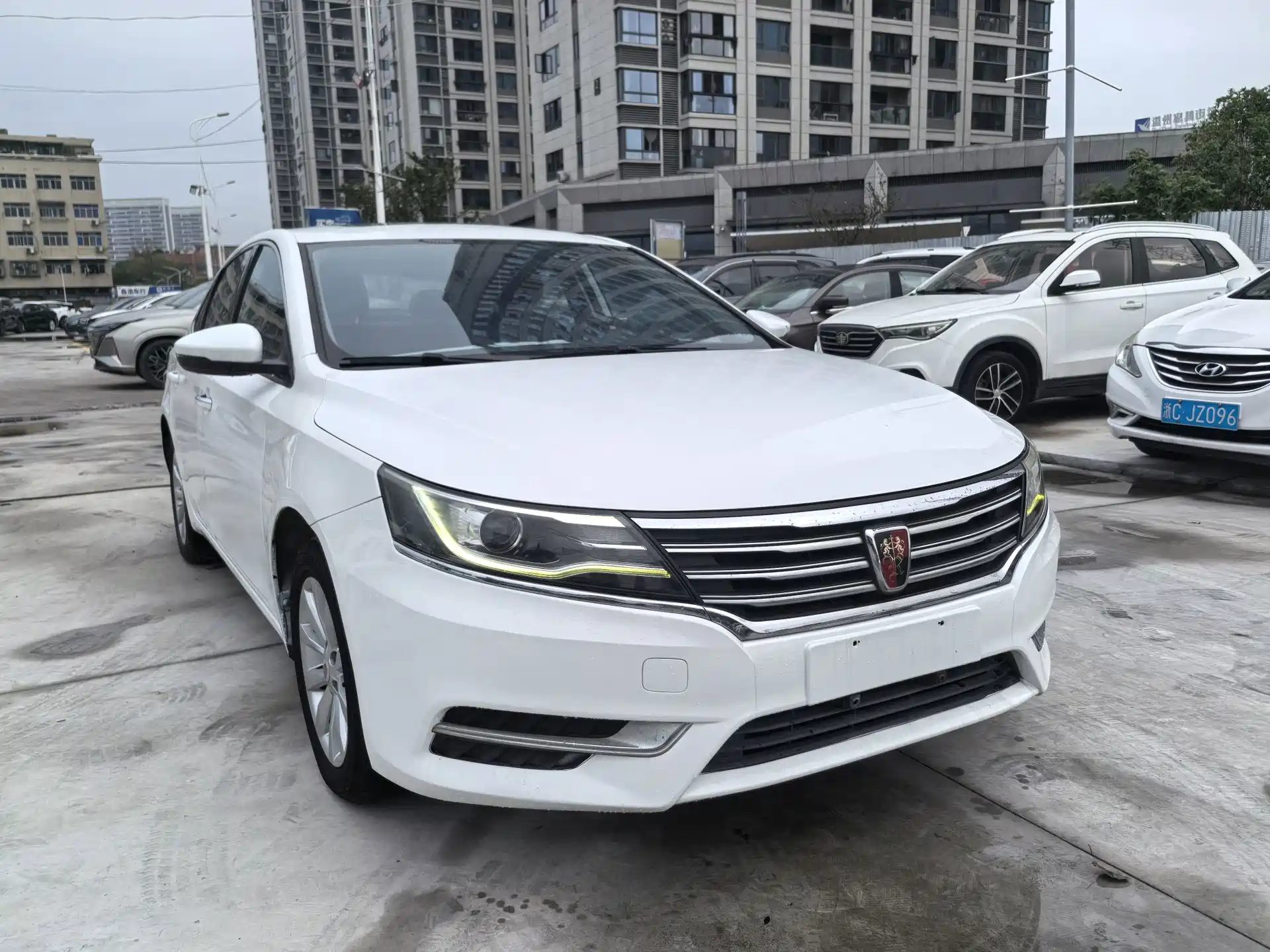 Фото 2 - Roewe i6