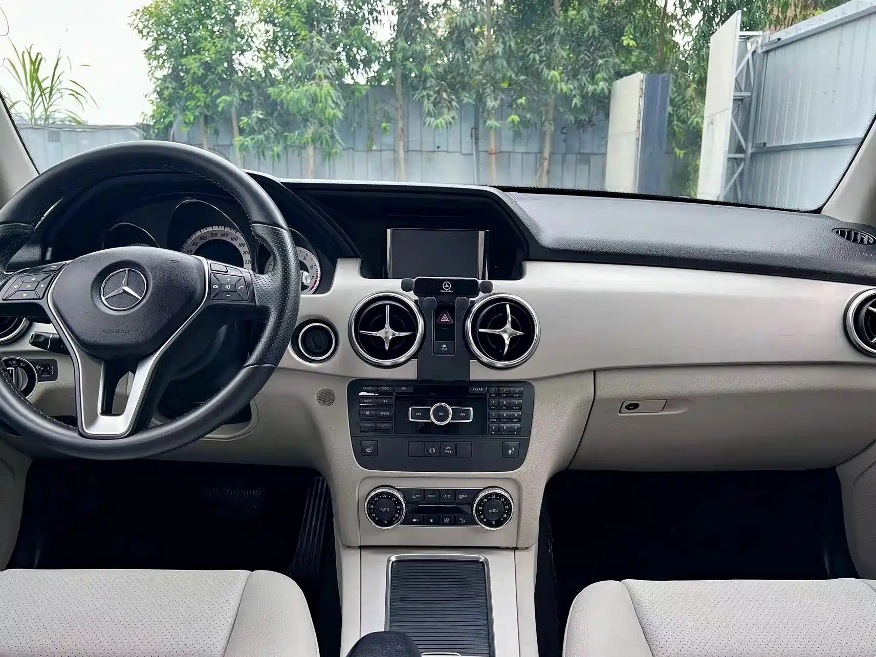 Photo 11 - Mercedes-Benz GLK-Class