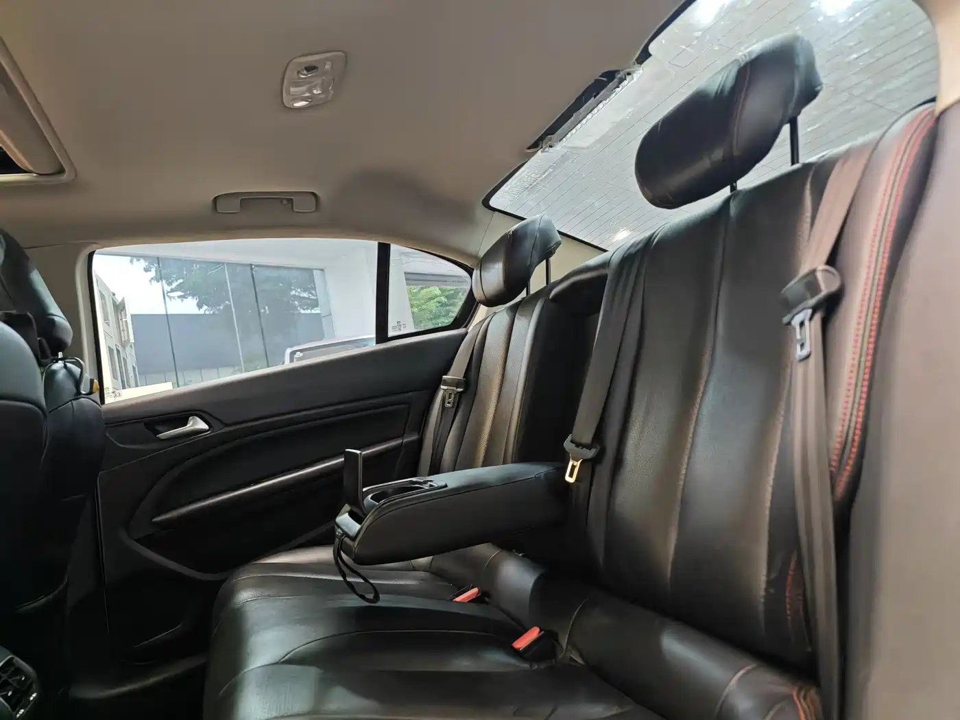 Peugeot 408 2016 1.6T Automatic Luxury Edition фото 22