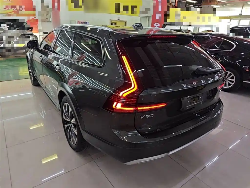 VOLVO V90