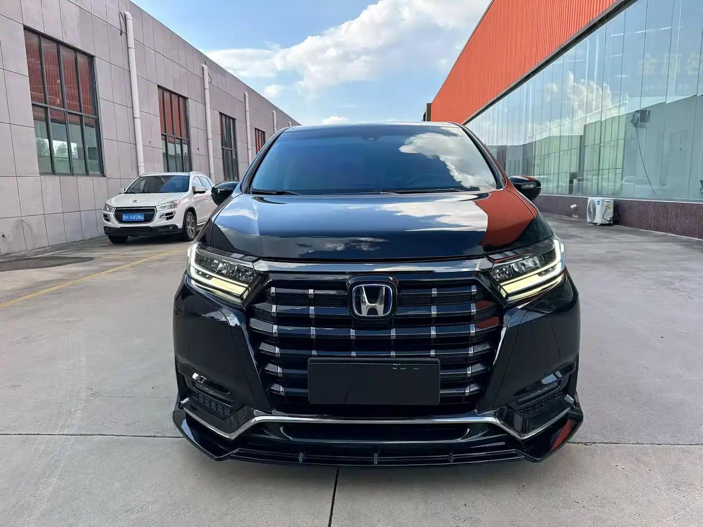 Фото 2 - Honda Elysion