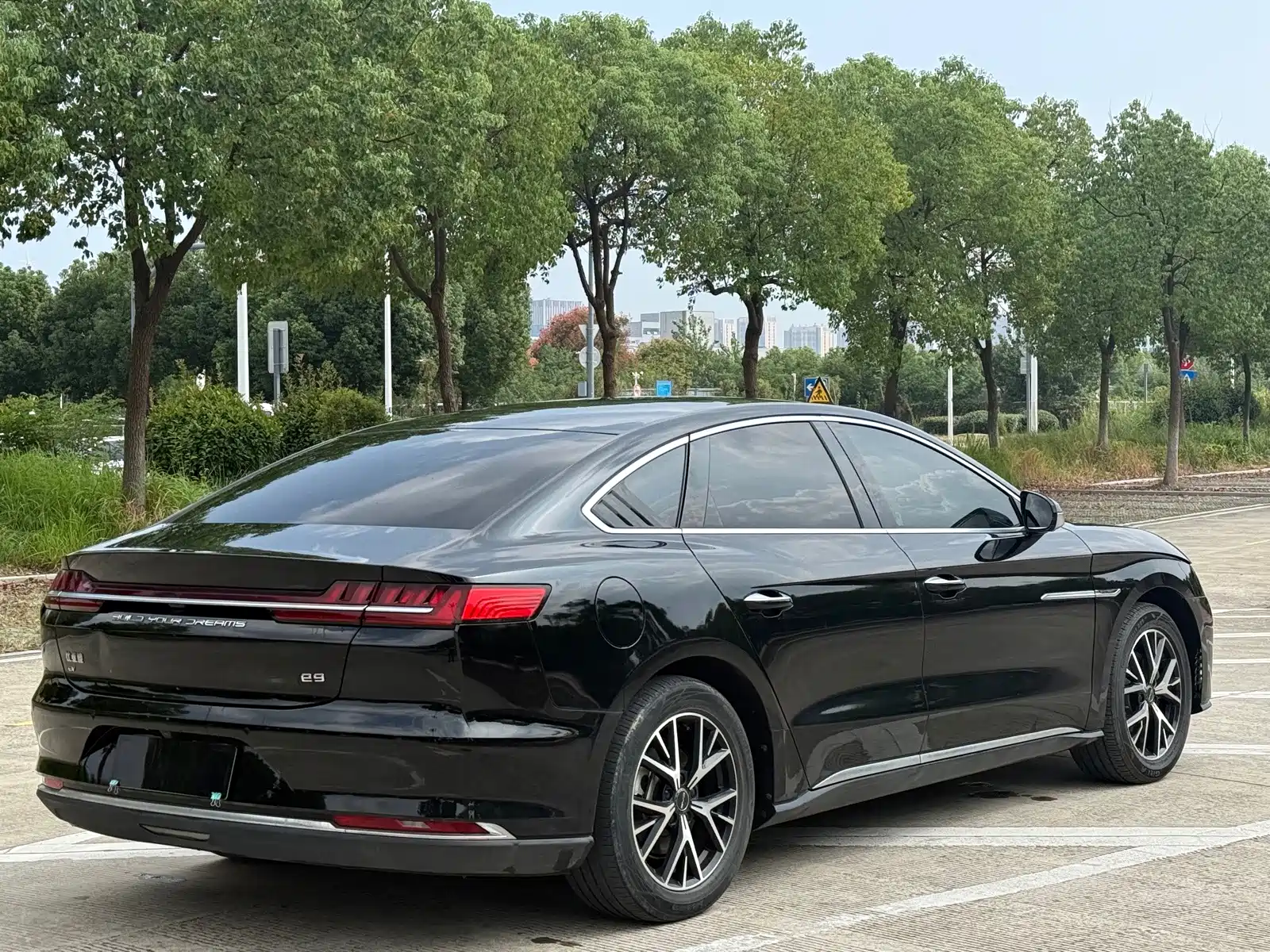 Photo 9 - BYD e9