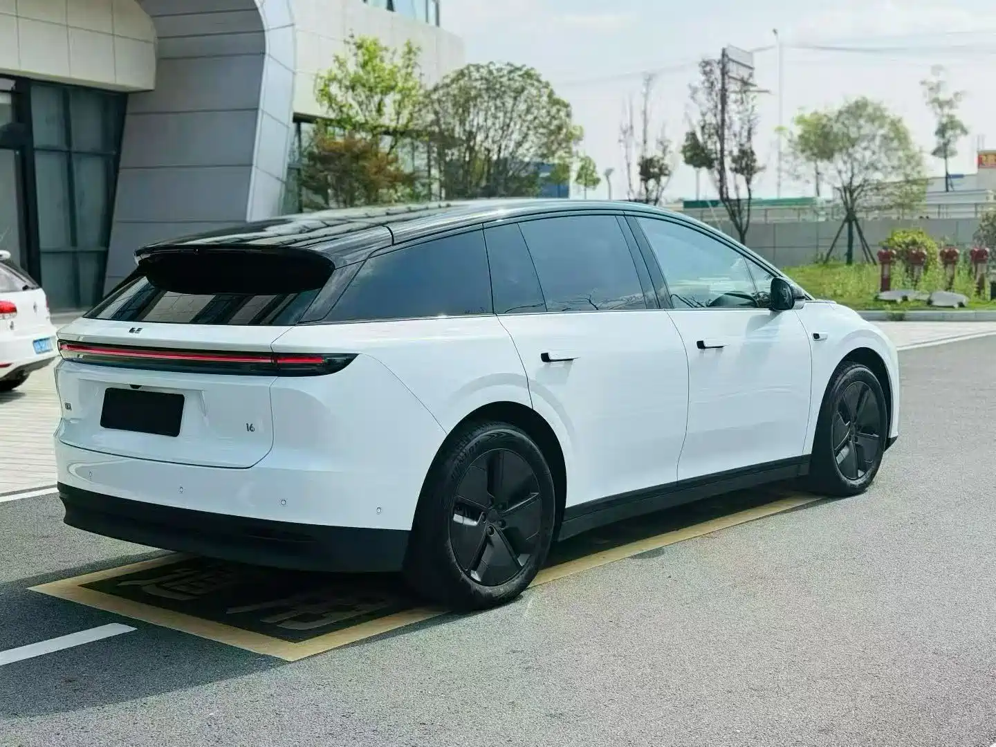Photo 7 - Li Auto i6