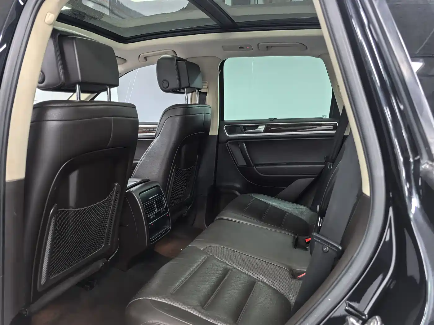Volkswagen Touareg 2012 2012 R-Line High Spec