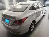 صورة 2 - Hyundai Verna