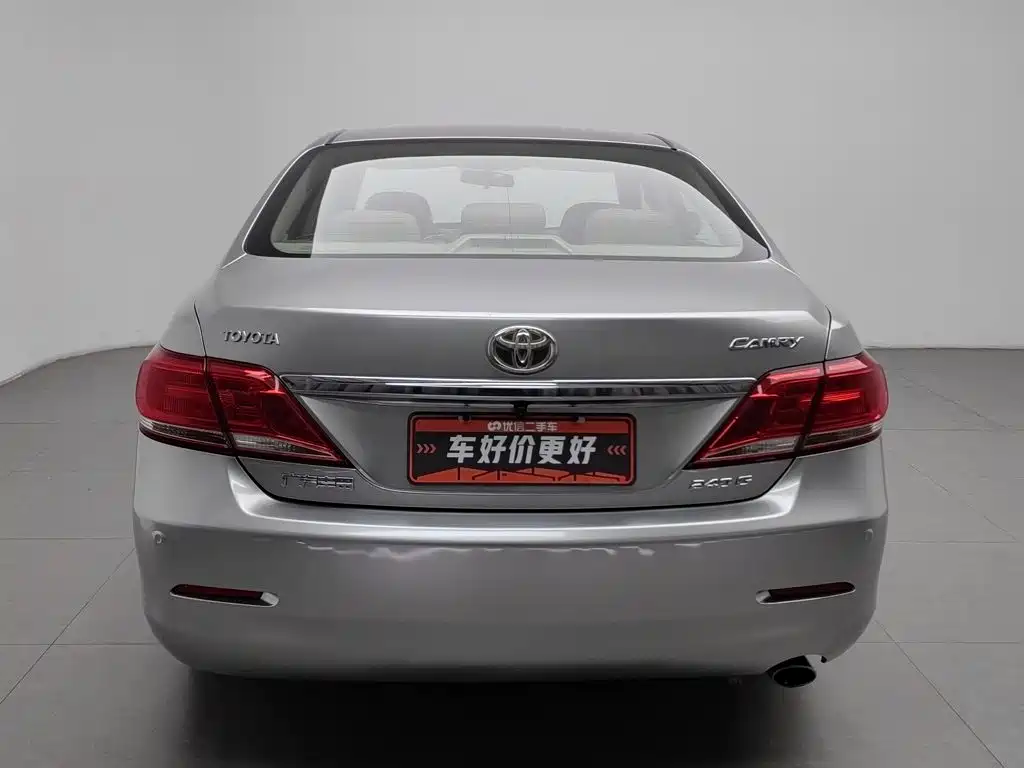 Фото 4 - Toyota Camry