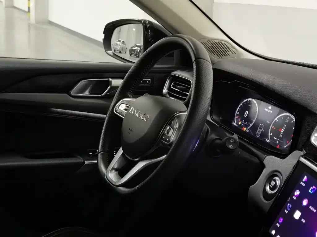 Фото 22 - Lynk & Co 02