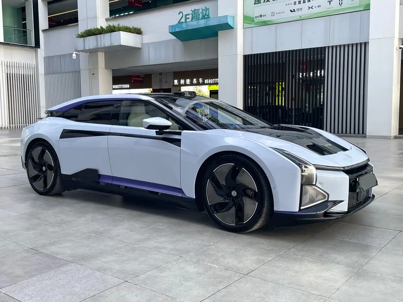 HiPhi Z 2023 5-Seater фото 5