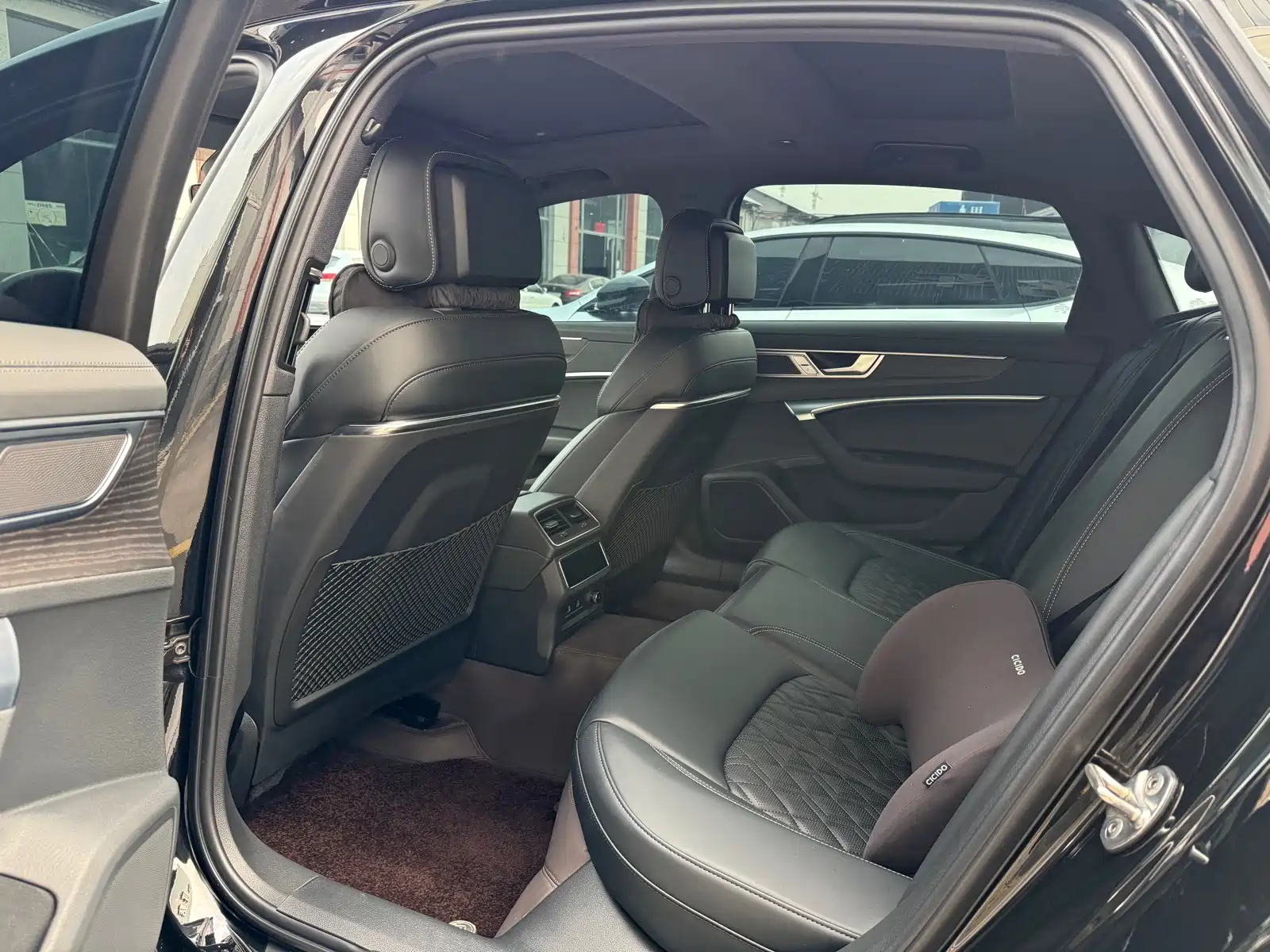 Photo 8 - Audi A6L