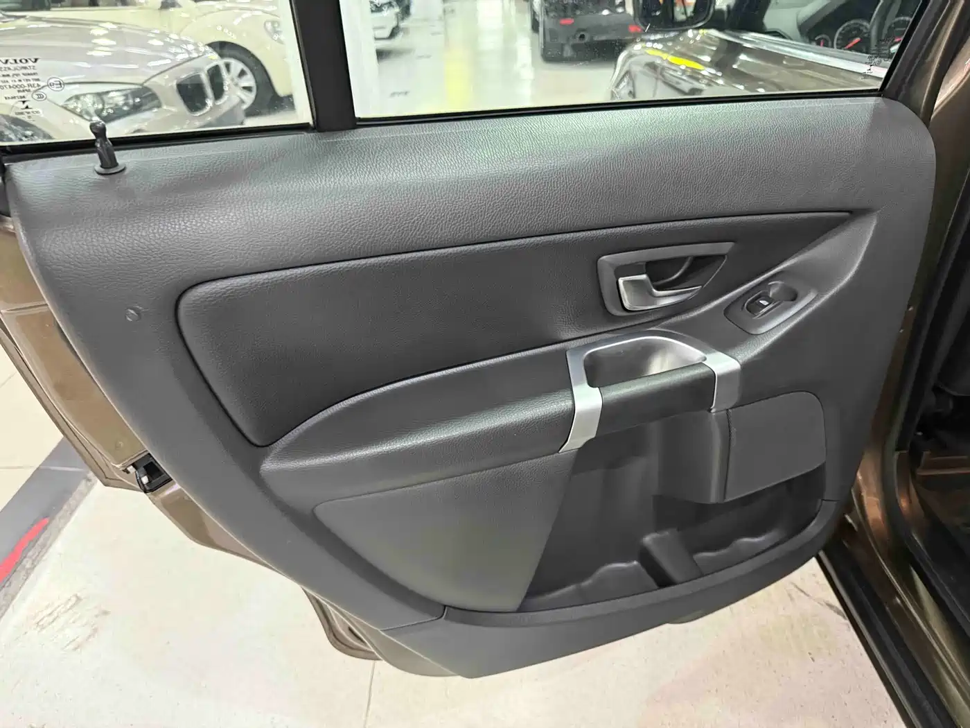 Volvo XC Classic 2015 2014 T5 Luxury Edition