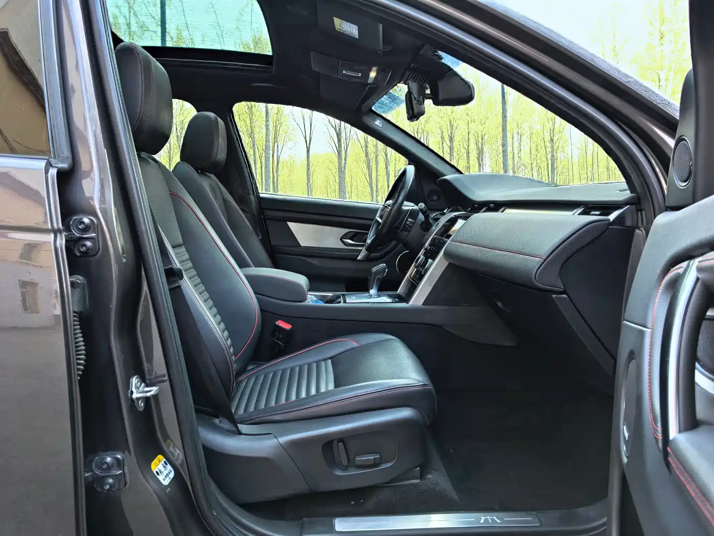 Land Rover Discovery Sport 2022 249PS Metropolis Edition 5-Seater фото 10