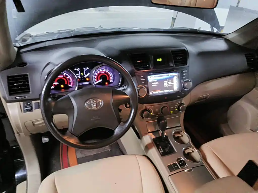 Фото 12 - Toyota Highlander