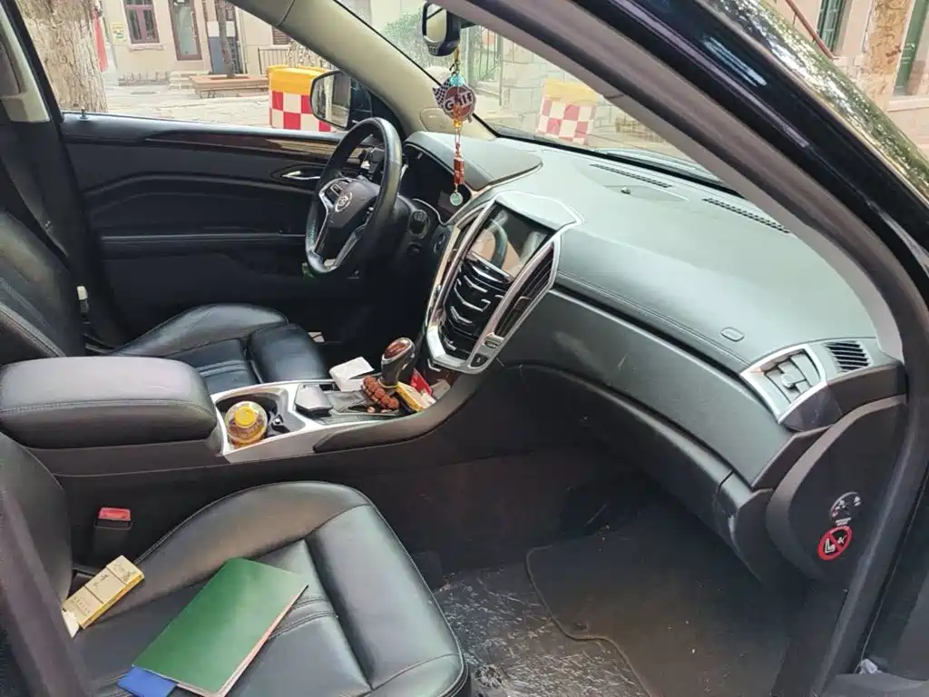 Photo 10 - Cadillac SRX