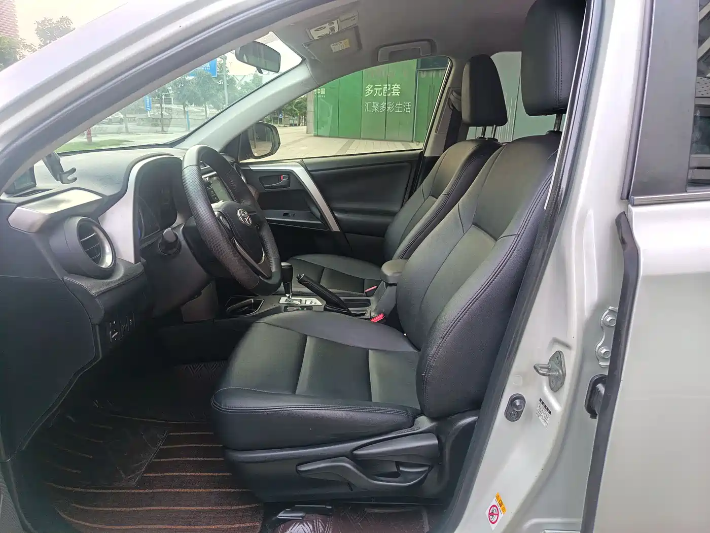 Toyota RAV4 Rongfang 2016 2.0L CVT 2WD Urban (China V) фото 7