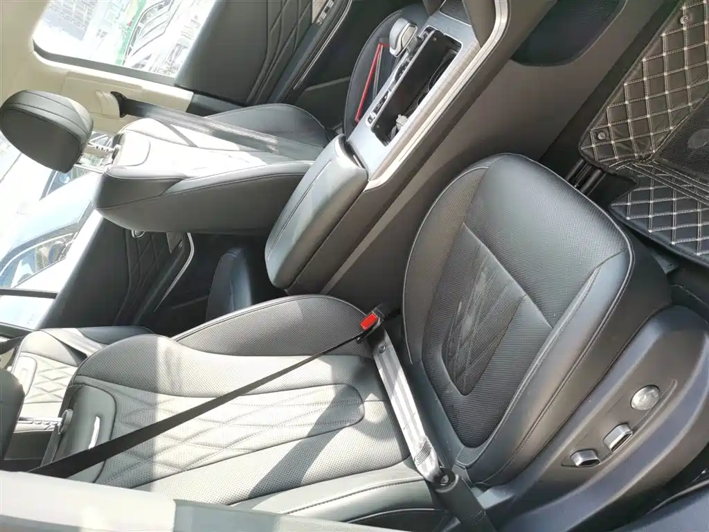 Hongqi HS7 PHEV 2024 2.0T PHEV 4WD Flagship Edition 6-seater фото 16