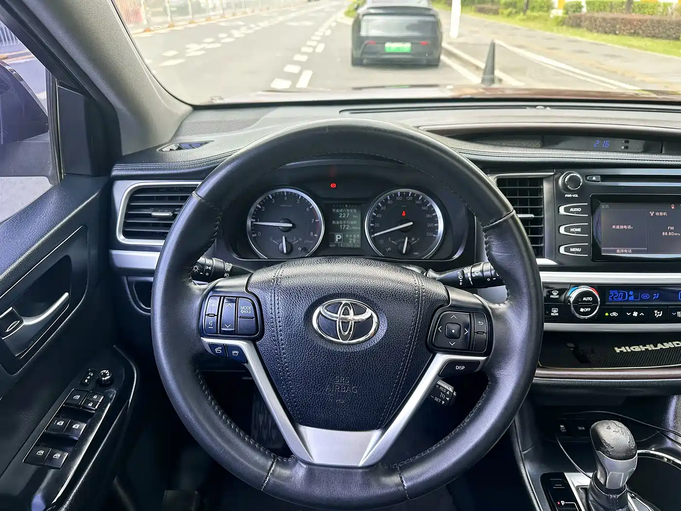 Photo 19 - Toyota Highlander
