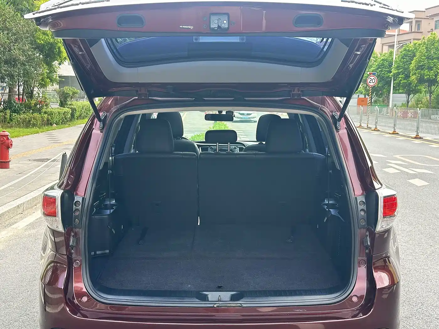 Photo 11 - Toyota Highlander
