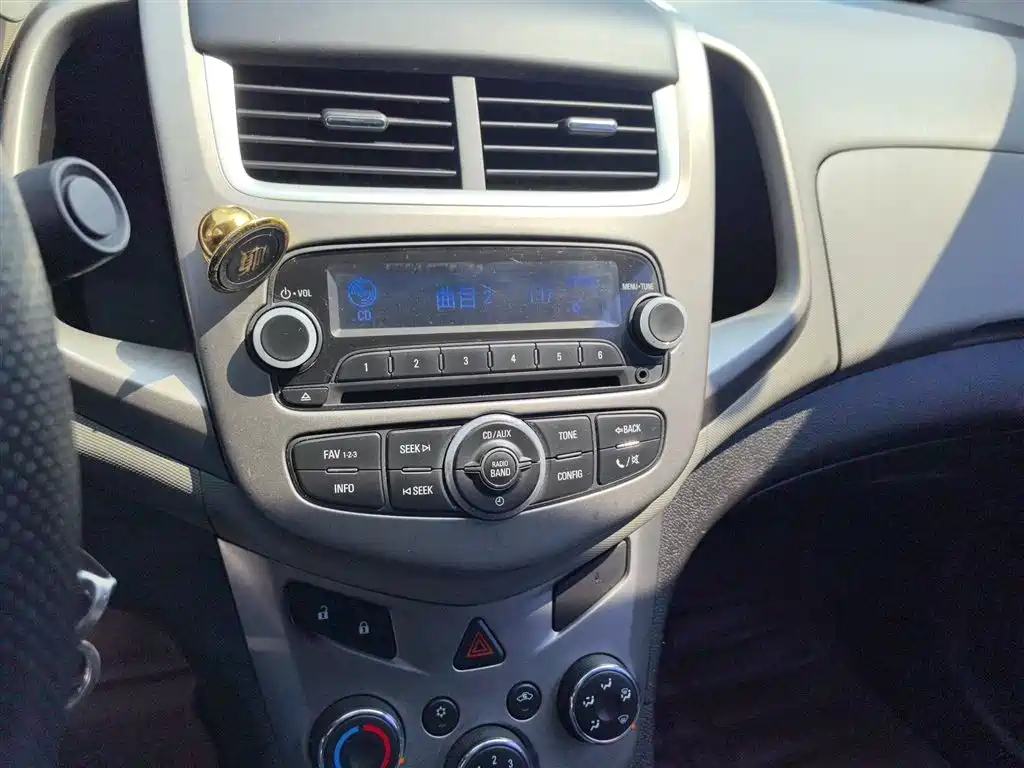 Chevrolet Aveo 2014 Sedan 1.4SL MT Luxury Edition фото 13