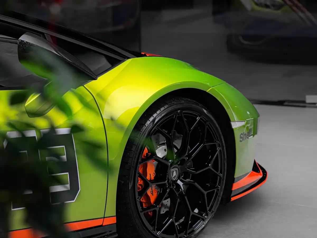 Фото 2 - Lamborghini Huracán