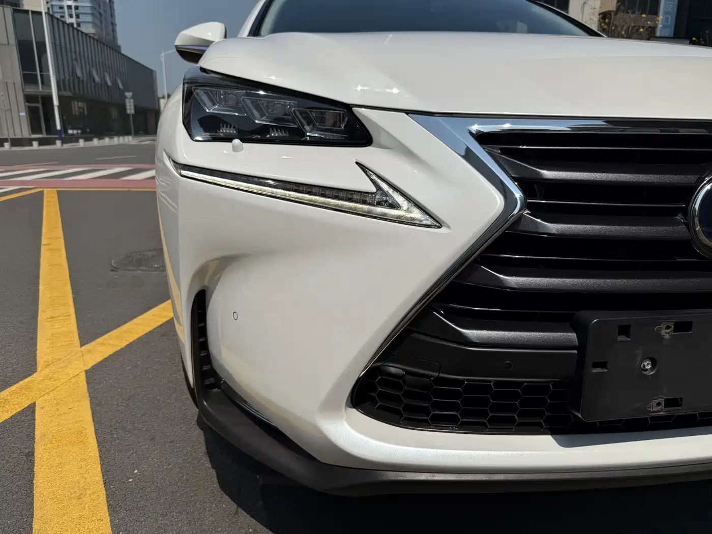 Lexus NX 2015 300h AWD F SPORT фото 8
