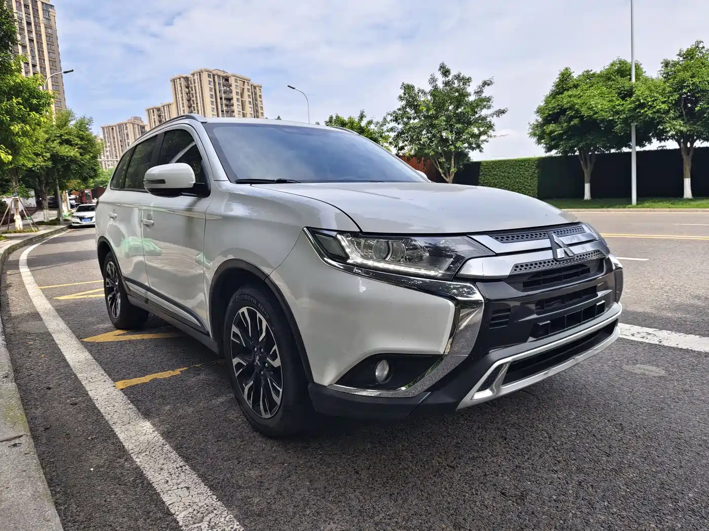 Фото 3 - Mitsubishi Outlander