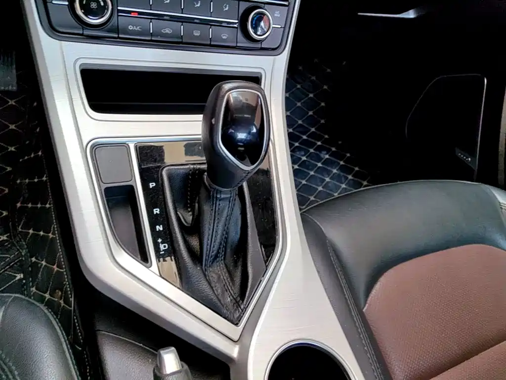 Фото 14 - Geely Vision