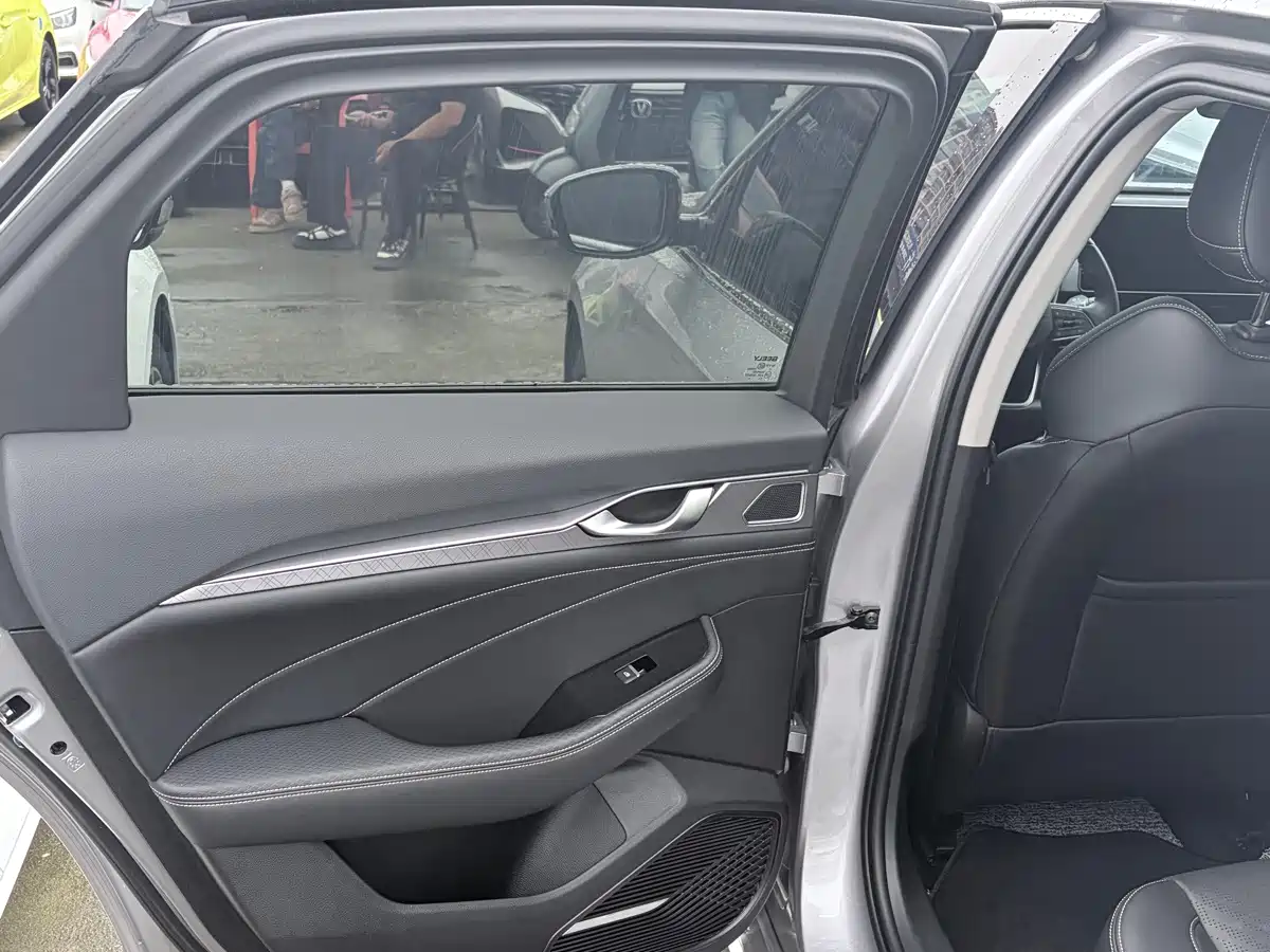 Фото 8 - Geely Preface
